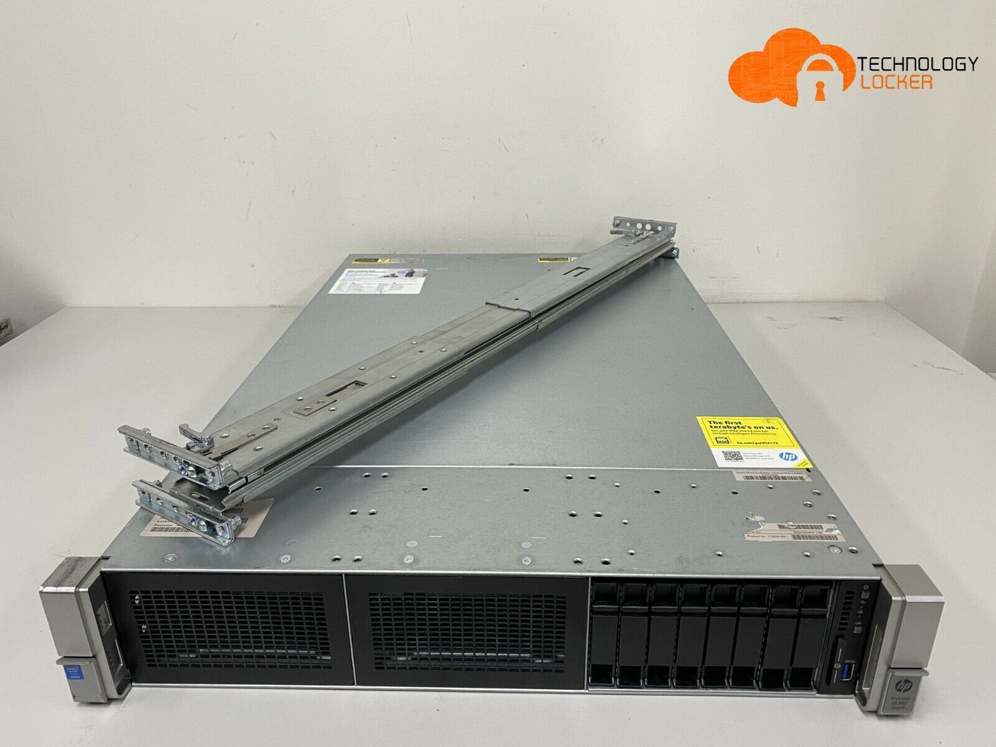 HP ProLiant DL380 G9 Server 2x CPU E5-2630 v3 384GB RAM B140i RAID HPE 331T