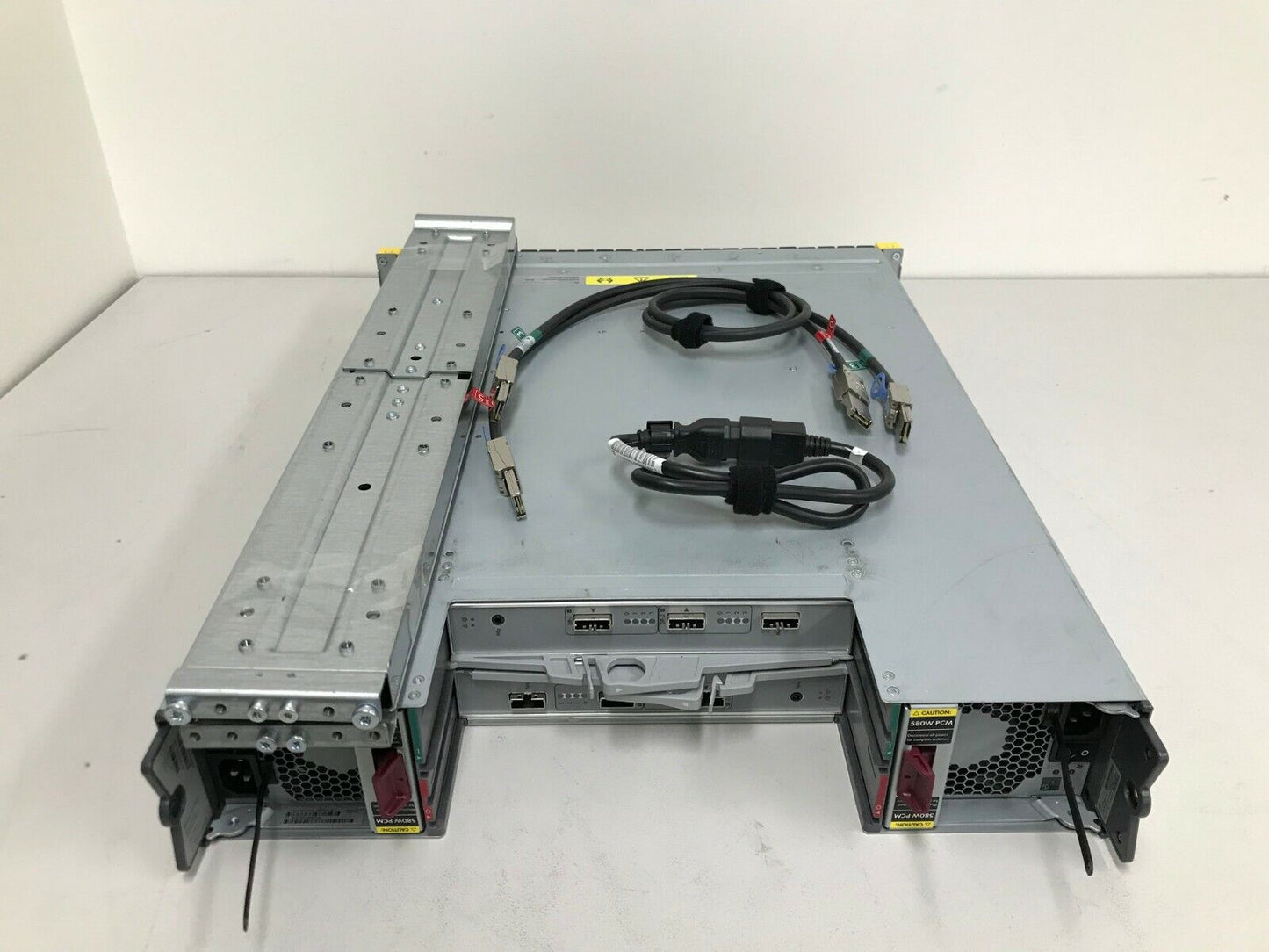 HP 3PAR M6710 24-Bay SFF 2.5" 2U SAS QR490A Rails 2x IO 2x 408766-001