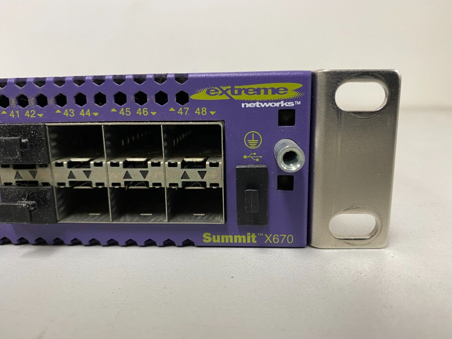 Extreme Networks Summit X670-48x-FB 48-Port SFP+ 10GBASE Managed Switch Dual PSU