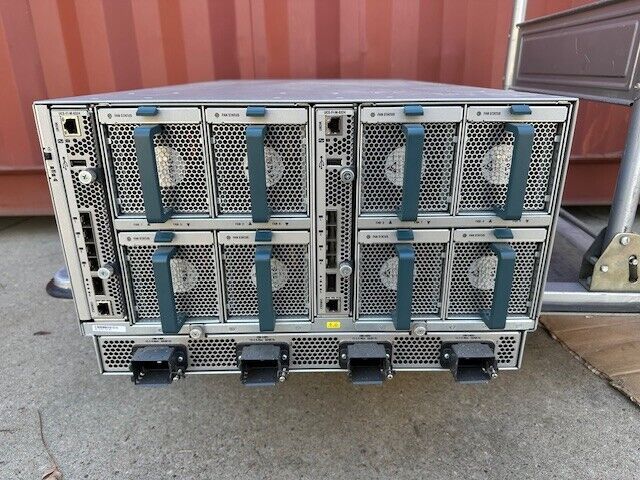 Cisco UCS 5108 Blade Chassis 8x UCSB-B200-M4 2x Xeon E5-2680 256GB RAM 2xModule