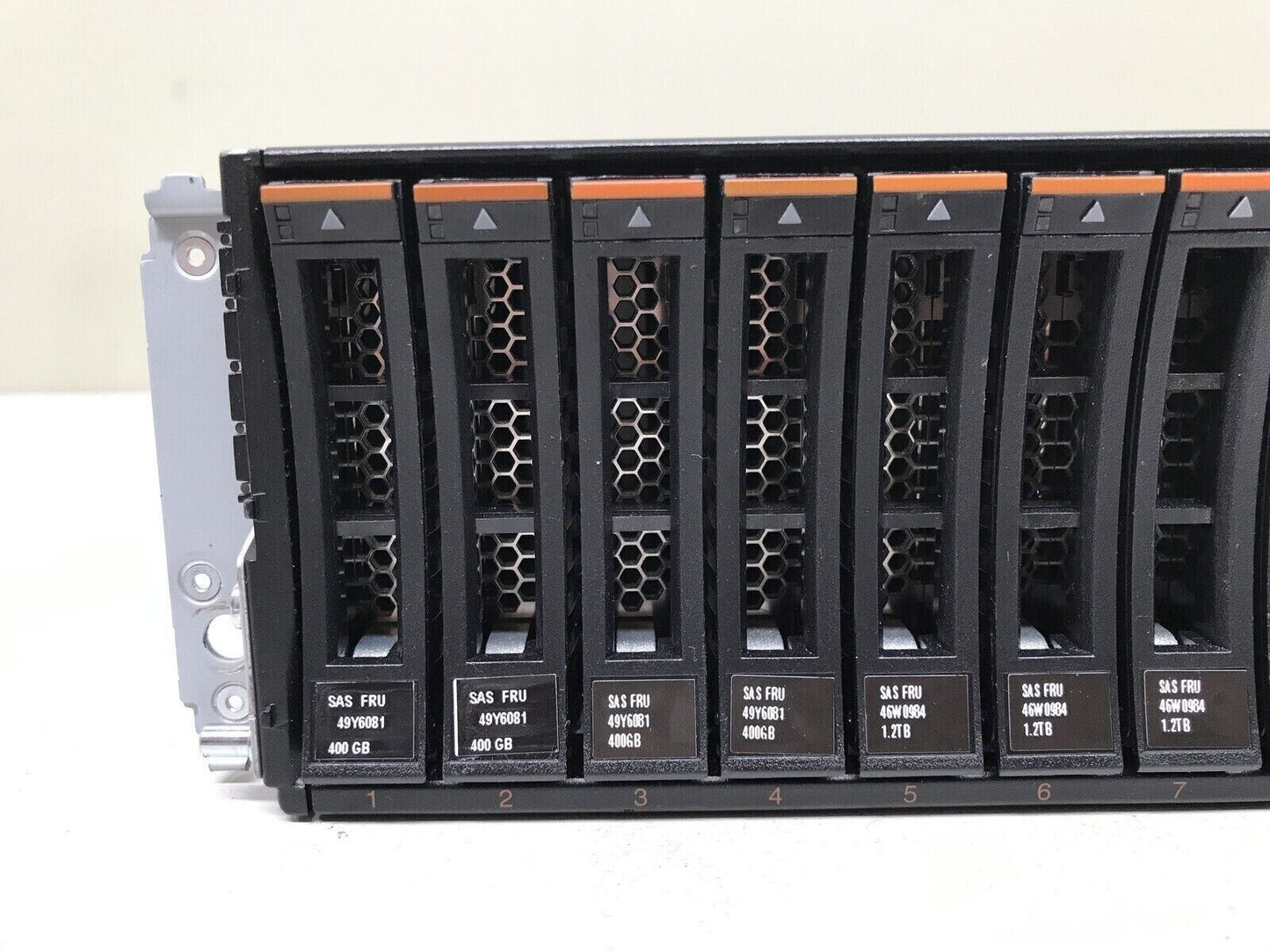 IBM EXP2524 1747-HC2 12.4TB 9 x 1.2TB 10K SAS 4 x 400GB SSD Storage Array