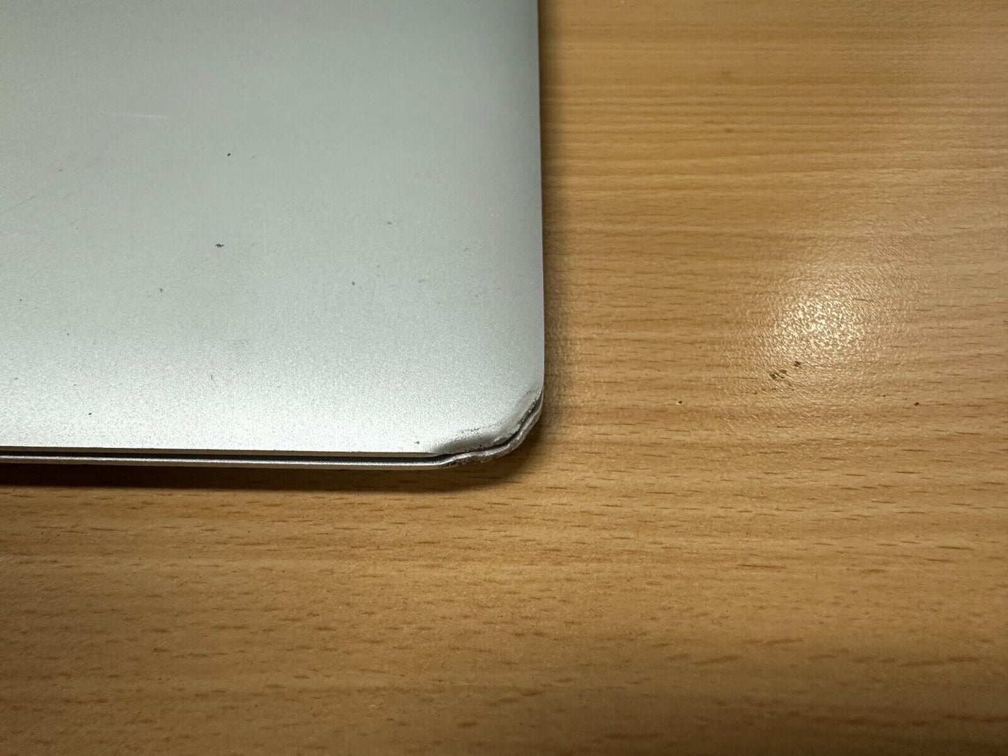 Apple A1466 MacBook Air 13.3" 2015 Laptop i7-5650U 8GB RAM 128GB SSD Monetery