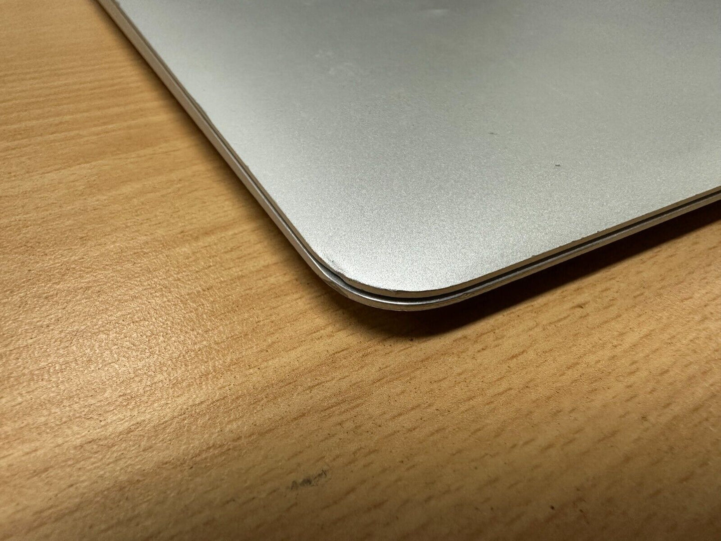 Apple A1466 MacBook Air 13.3" 2015 Laptop i7-5650U 8GB RAM 128GB SSD Monetery