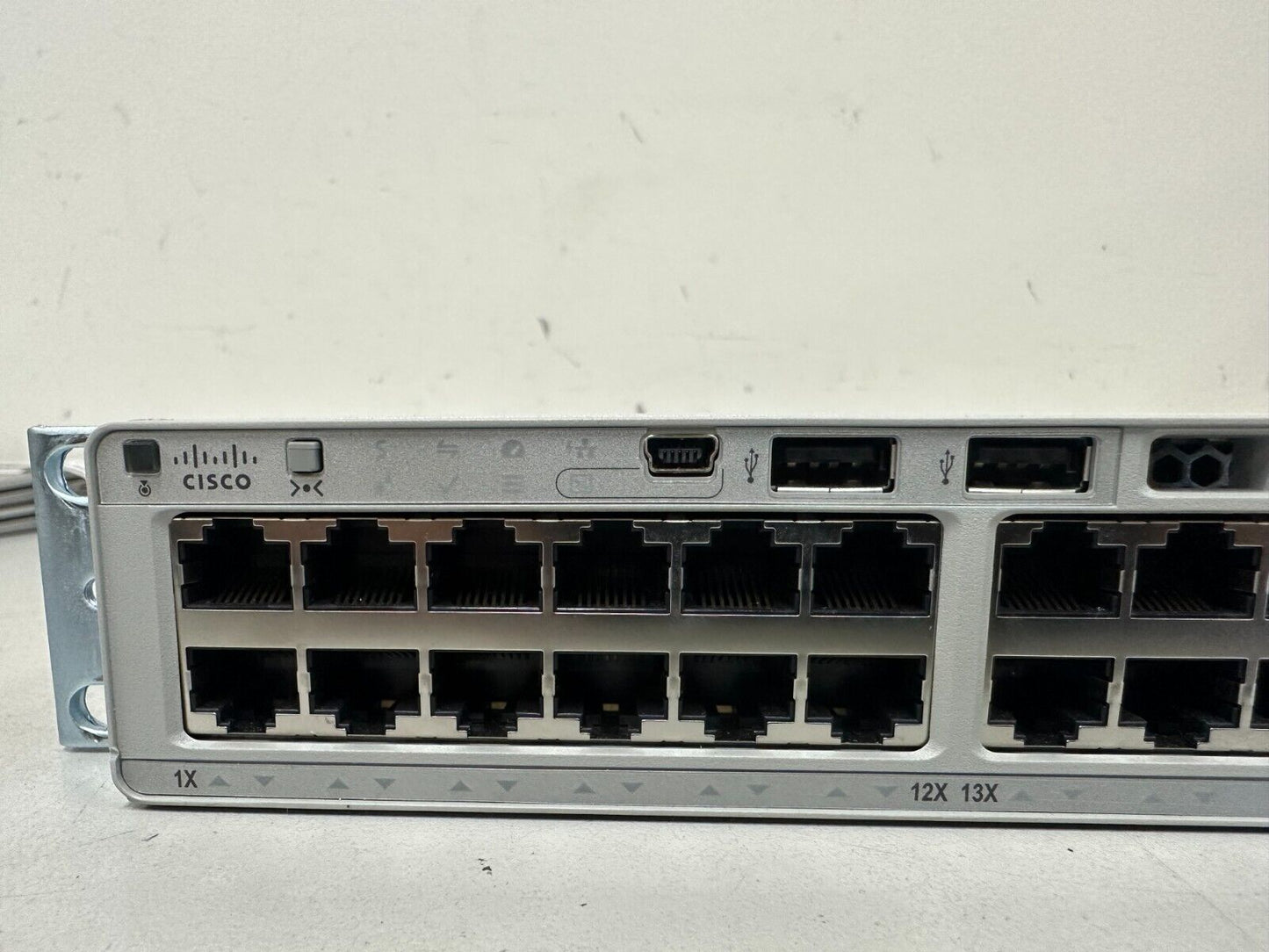 Cisco C9200-48P-E Catalyst Switch 48 Port Gig PoE+ with Mount Rack Mount & 1 PSU