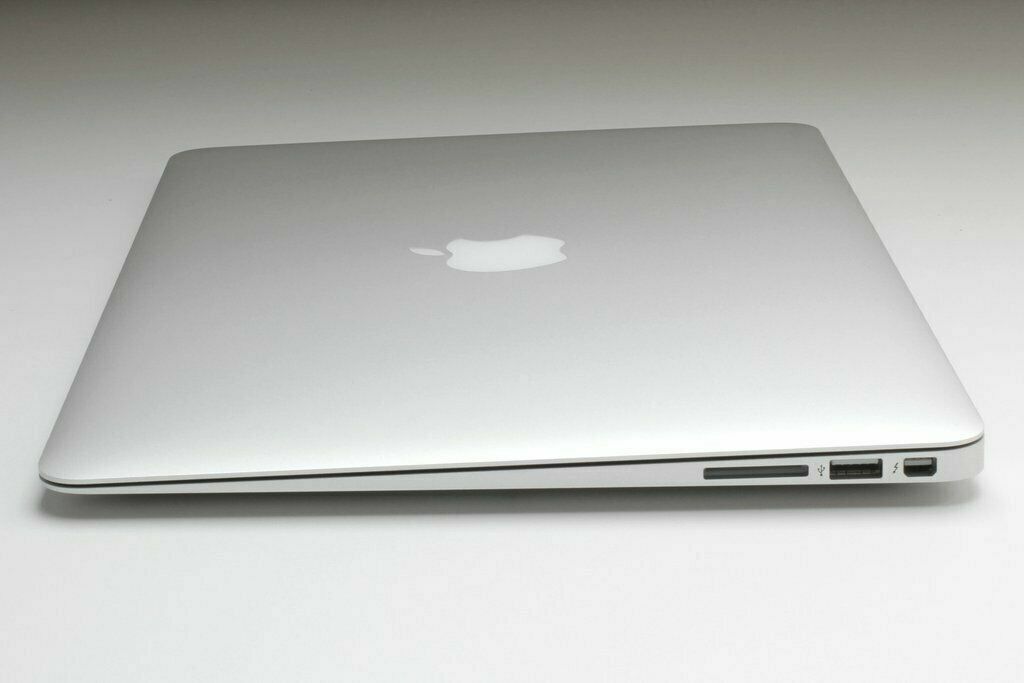 Apple A1466 MacBook Air 2017 i5-5350U @1.8 8GB RAM 256GB SSD Monterey HD Graphic