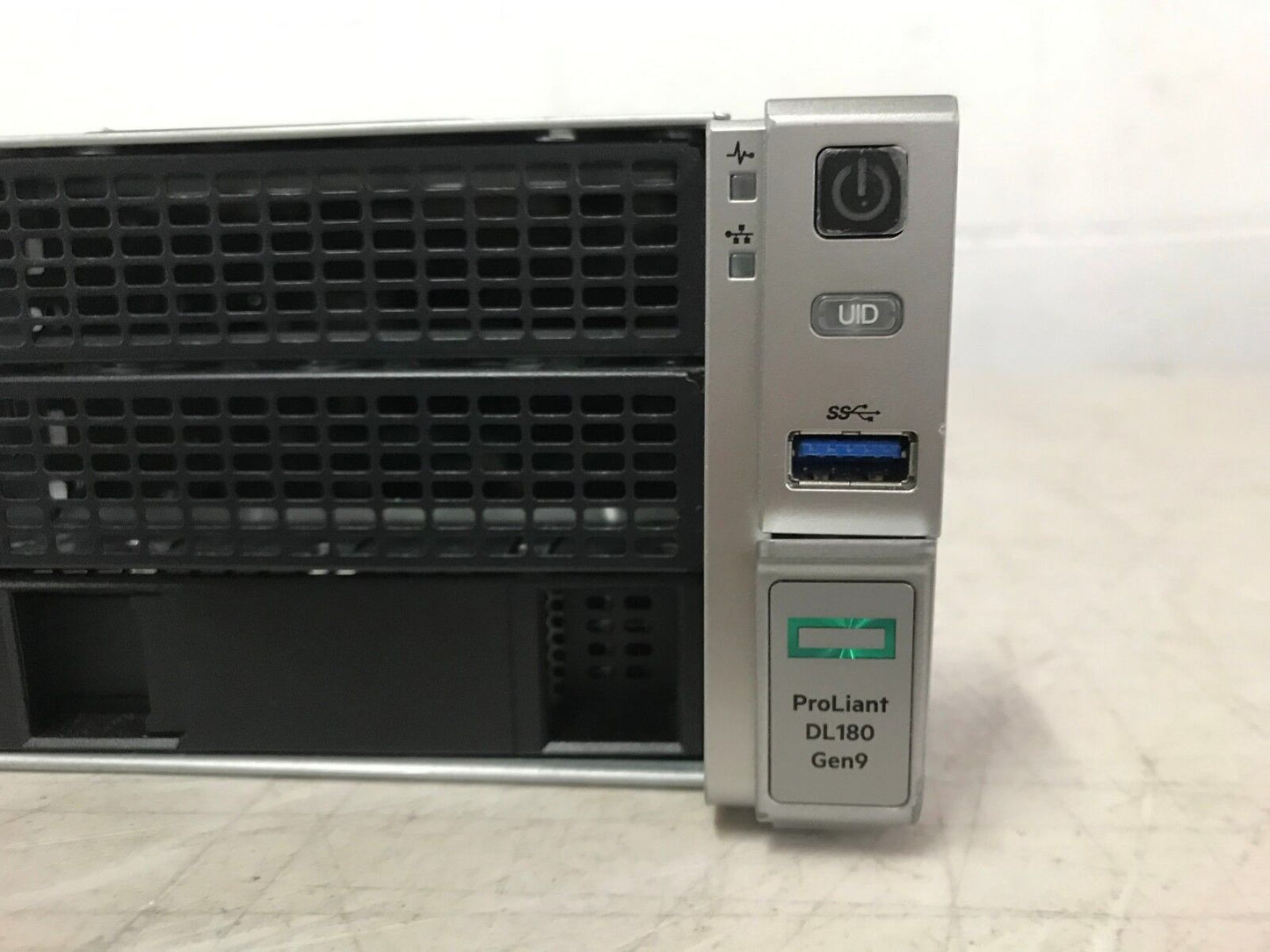 HP DL180 G9 Server 2x CPU E5-2620 V4 @2.10Ghz 32GB RAM 2x 480GB SSD 2x 4TB B140i