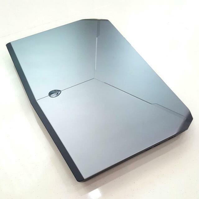 Alienware 17 R2 i7-4720HQ @2.6 16GB RAM 128GB SSD 1TB HDD Win 10 FHD GTX 970M