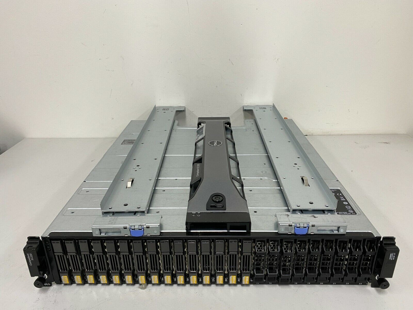 Dell Compellent SC220 Expansion 15x 900GB 10K SAS HDD 2x Controller 2x PSU Rail