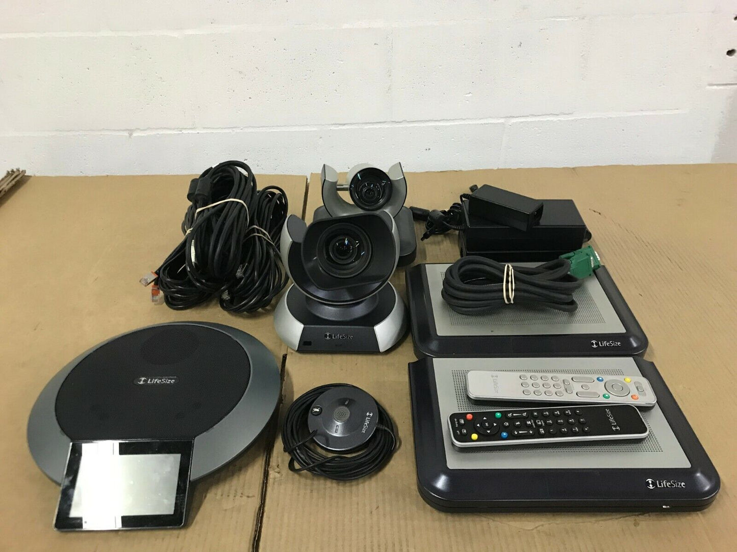 LifeSize HD Video Conferencing System LFZ-018 LFZ-006 LFZ-019 LFZ-021 Remote