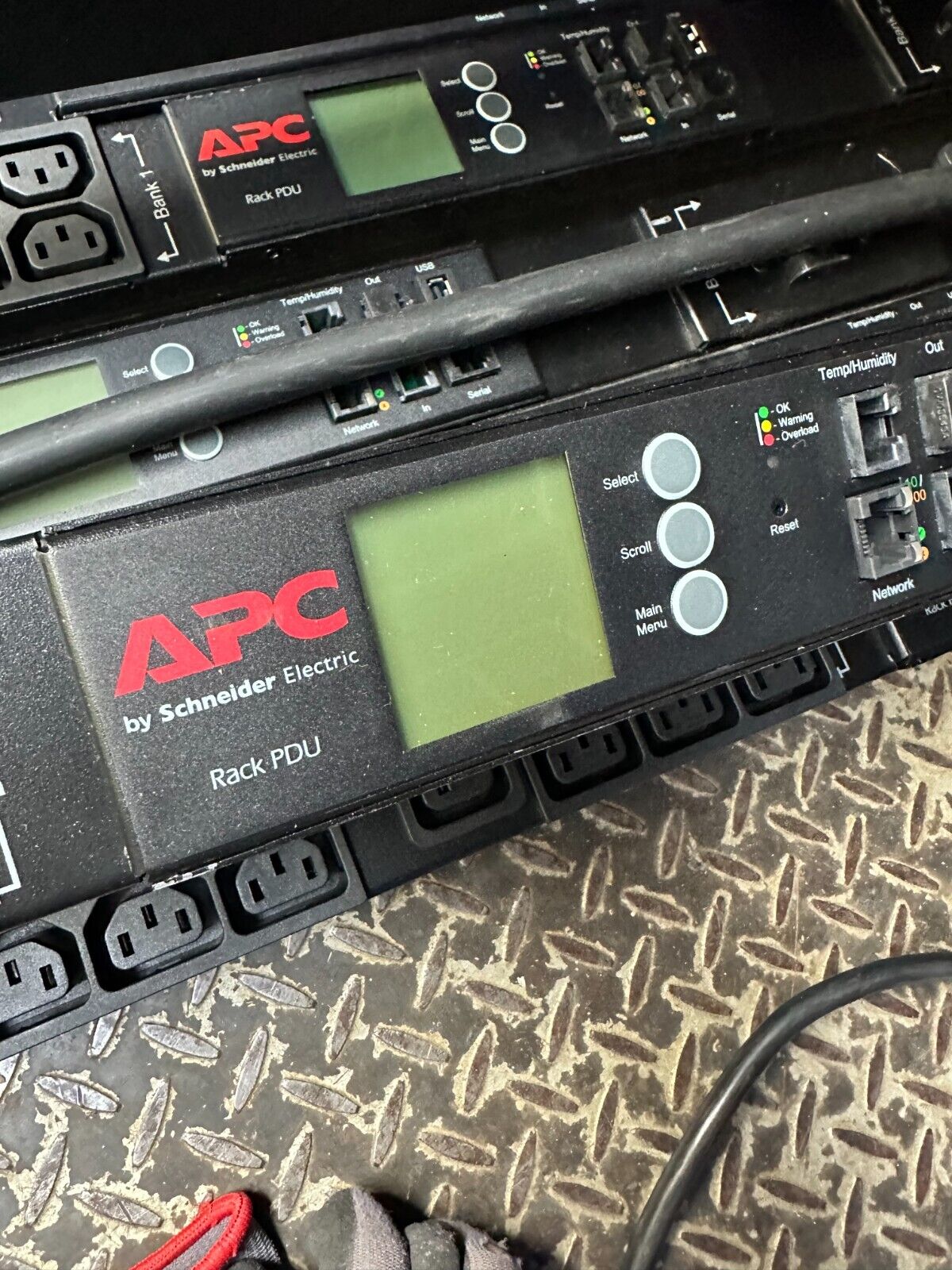 APC AP8853 Power Distribtion Unit 32A 230V 36x C13 6x C19