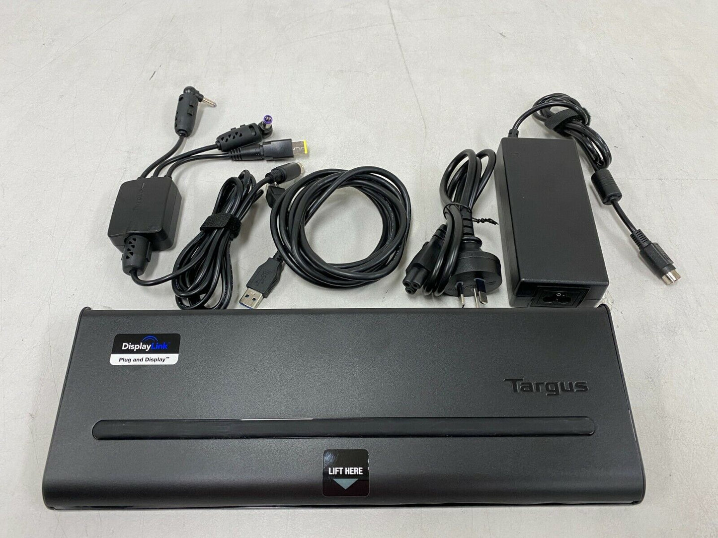 Targus ACP77 Universal USB 3.0 Docking Station w/ 3 Tips DC Charger DVI DP Cable