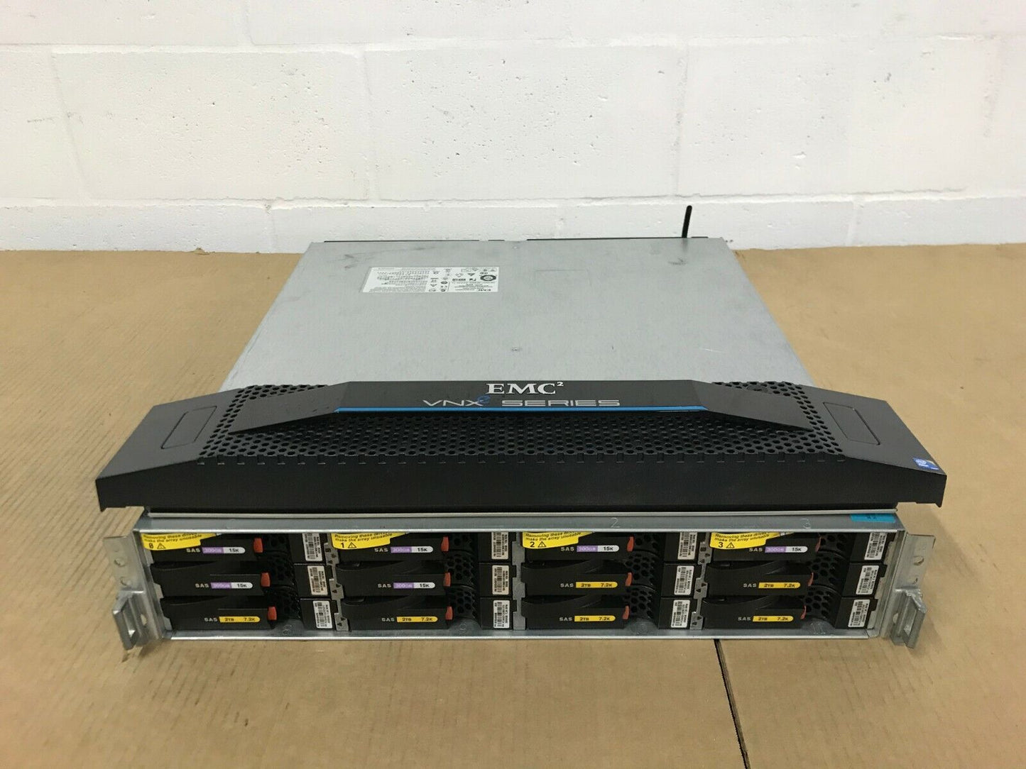 EMC VNXe3100 4 x 300GB 15K Flare 2x 300GB 005049037 6x 2TB SAS 7.2k 005049498