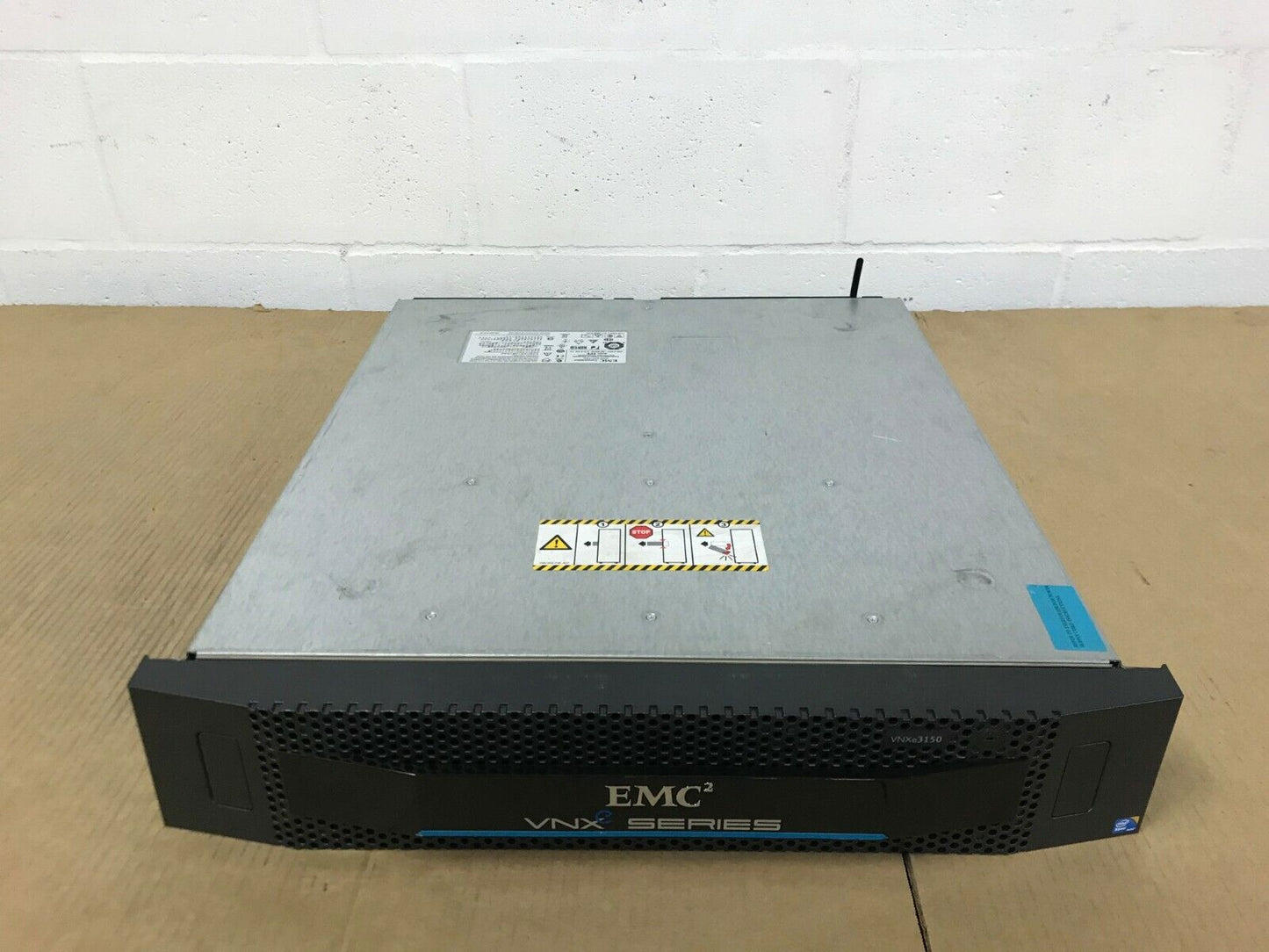 EMC VNXe3100 4 x 300GB 15K Flare 2x 300GB 005049037 6x 2TB SAS 7.2k 005049498