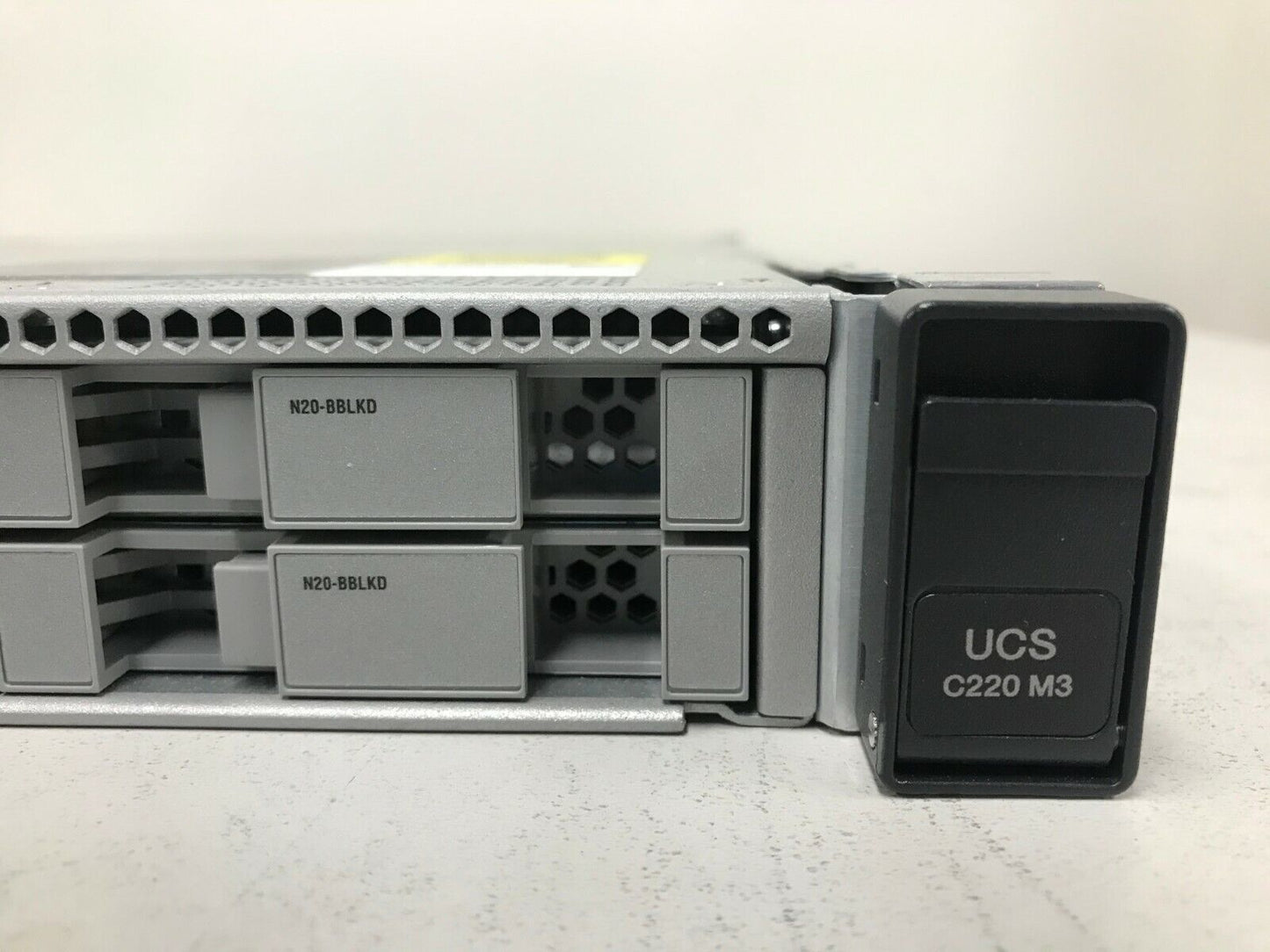 Cisco UCS C220 M3 Server 2x CPU E5-2640 V2 @2.0GHz 256GB RAM 2x 300GB SAS Rails