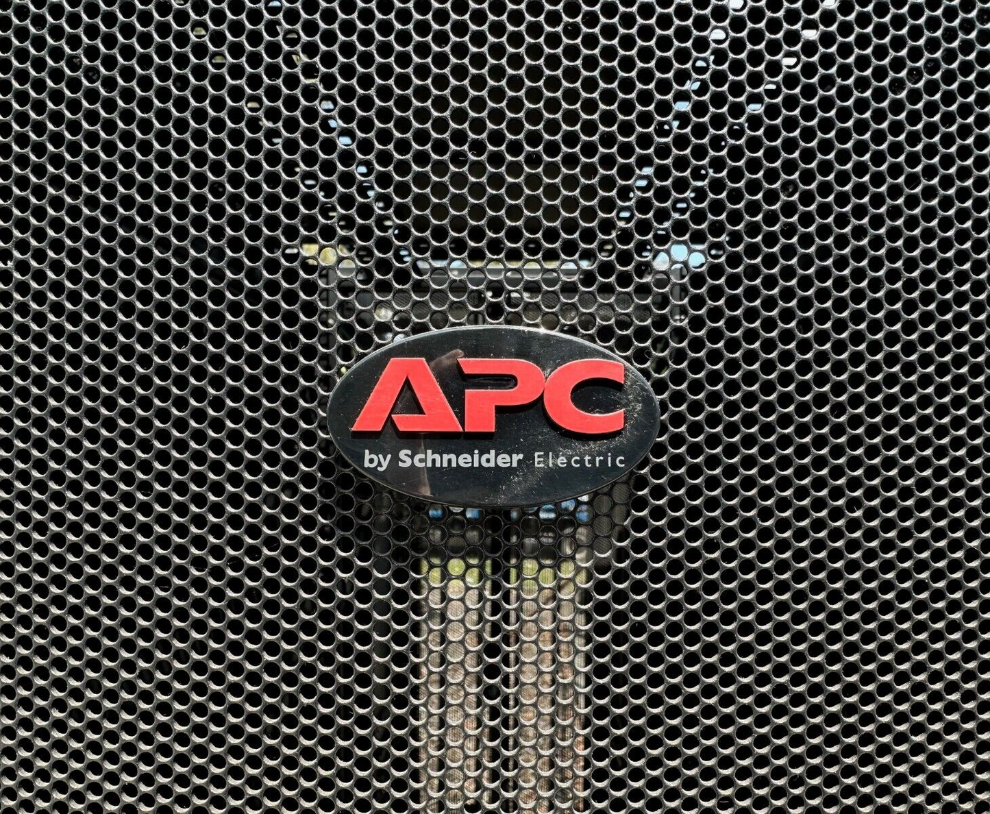 APC NetShelter SX 48RU Server Rack Locakable Cabinet 1070x600x1900mm