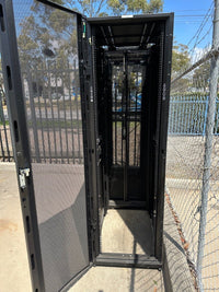 APC NetShelter SX 48RU Server Rack Locakable Cabinet 1070x600x1900mm